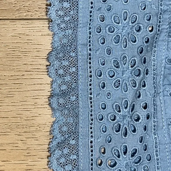 NEW J.Crew Cropped Button-Up Shirt Light Blue Eyelet Womens Medium M Casual Chic - Picture 3 of 11